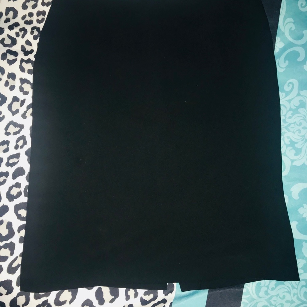 Black skirt - Picture 2 of 4